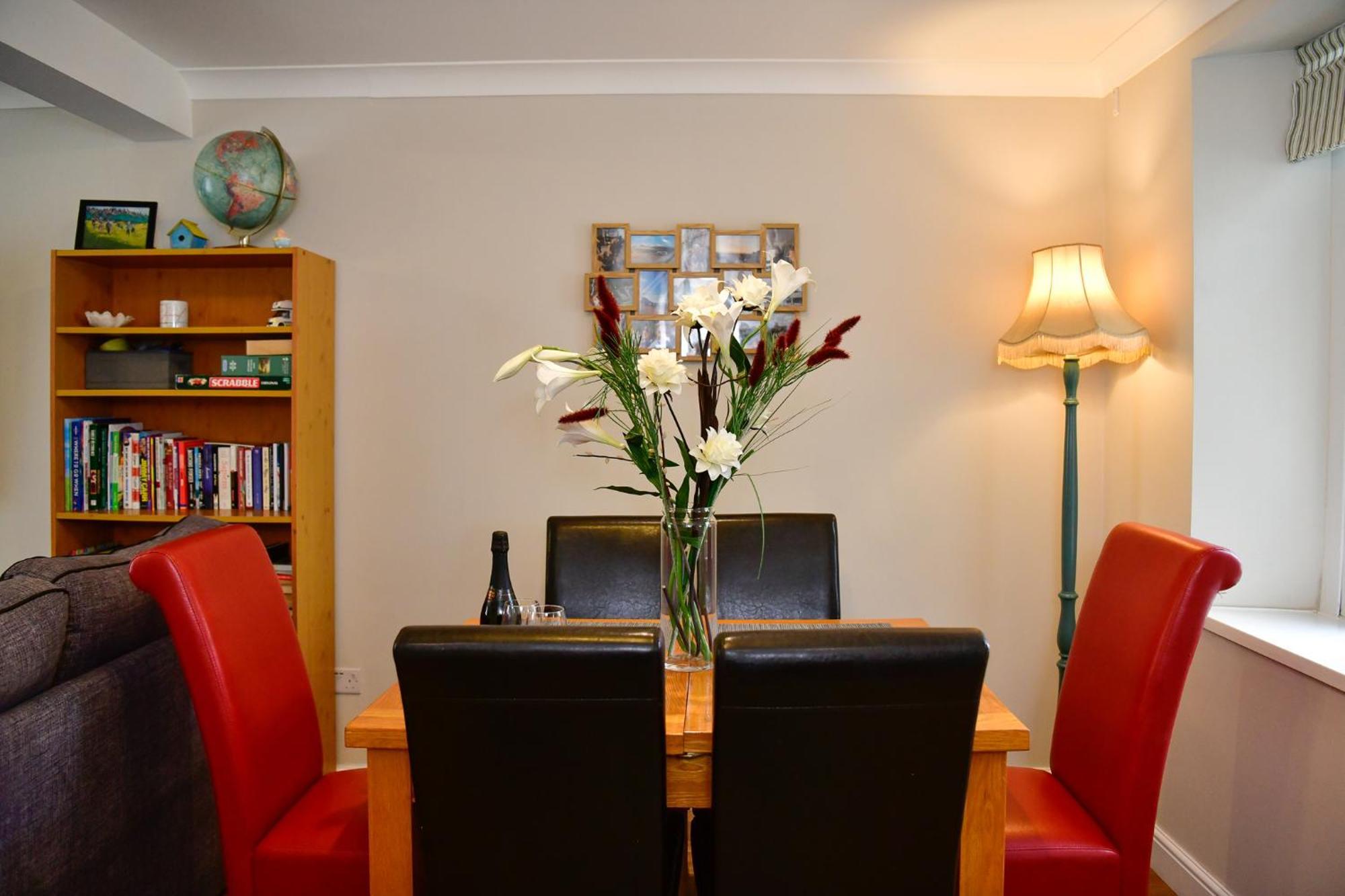 Free Parking - Heart Of The City - Superb Townhouse & Garden - Peaceful Area But Only 5Min Walk To Beach, Shops, Bars, Arena, Marina, Parks Swansea Exterior foto