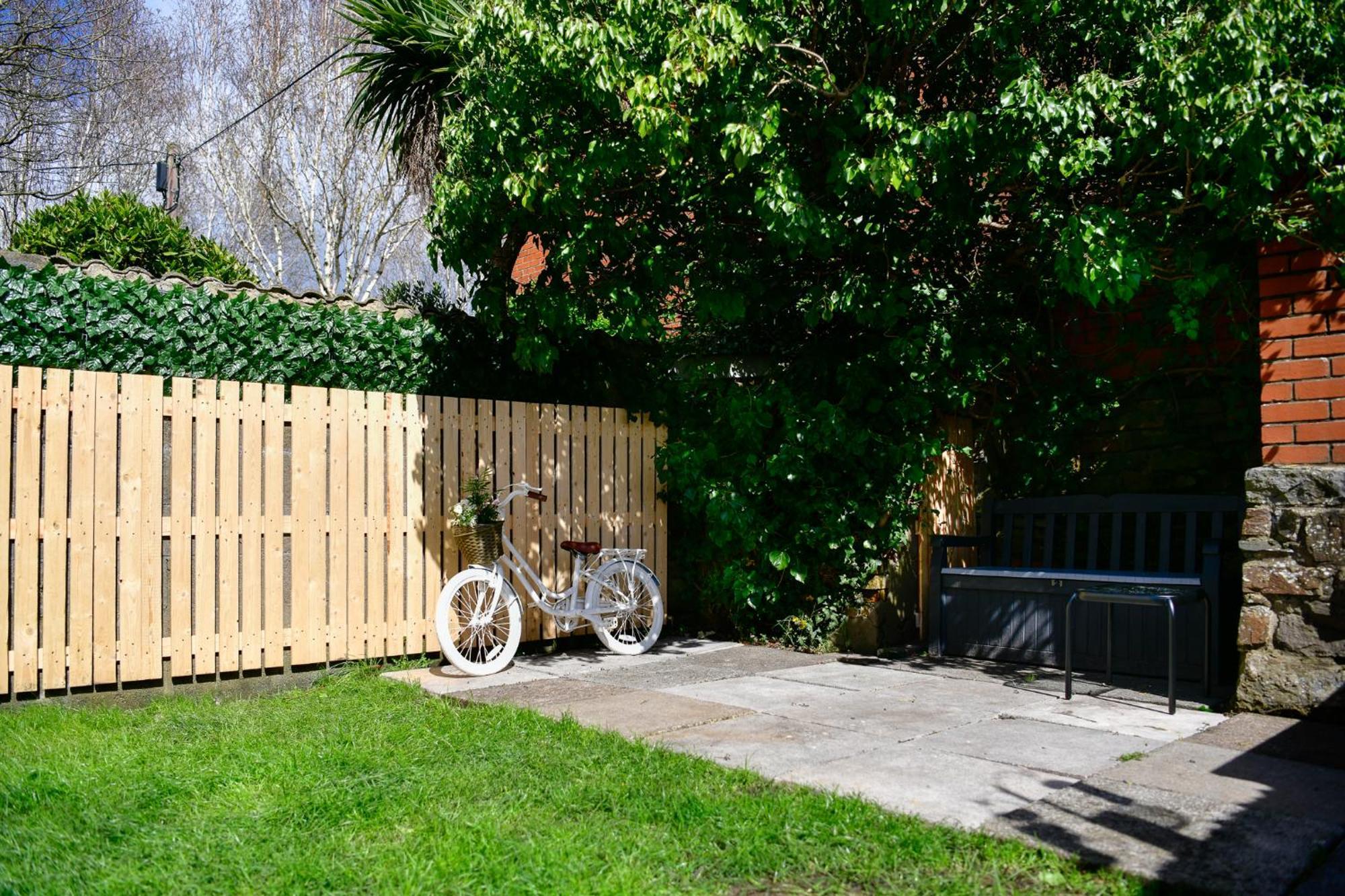 Free Parking - Heart Of The City - Superb Townhouse & Garden - Peaceful Area But Only 5Min Walk To Beach, Shops, Bars, Arena, Marina, Parks Swansea Exterior foto